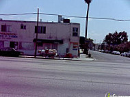 La Chiquita Bakery outside