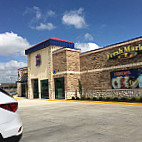 Braum's Ice Cream Dairy Store outside