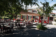 Restaurant Pont La Barque inside