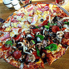 Round Table Pizza food