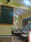 Gagos Pizza inside