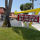 In-n-out Burger outside