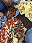 Geneo's Pizza food