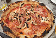 Can Pizza Badalona food