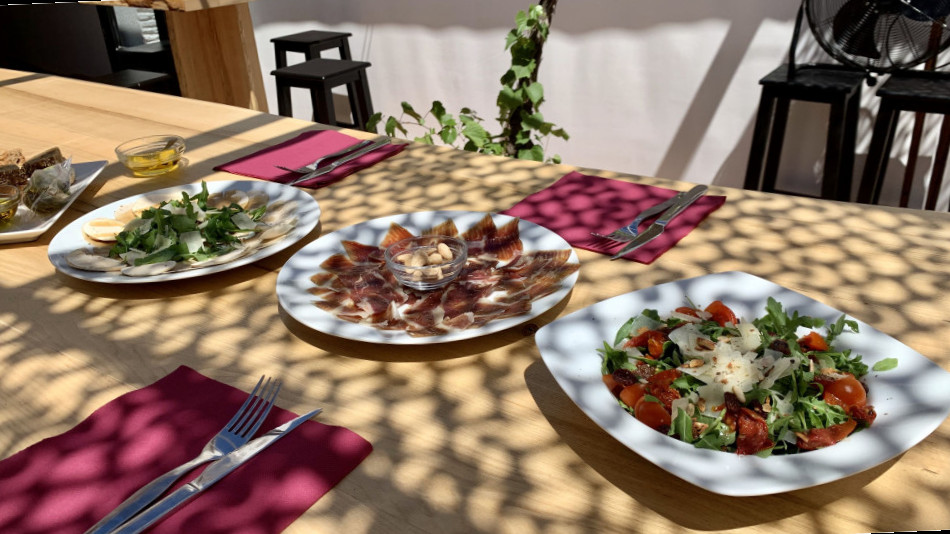 restaurant image