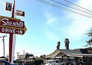 sno-white drive-in outside