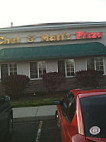 Chet & Matt's Pizza outside