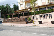 El Papá outside