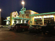 Quaker Steak & Lube outside