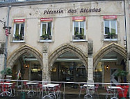 Pizzeria des Arcades inside