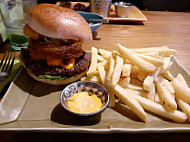 Harvester Trentham Lakes food