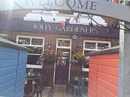 The Jolly Gardeners outside