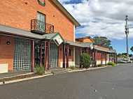 The Rose & Crown outside