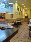 Gagos Pizza inside