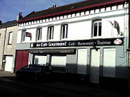 Au Cafe Gourmand outside