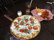 Al Capone`s Pizzeria food