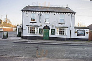 The Railway Tavern outside