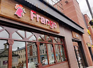 Frango outside