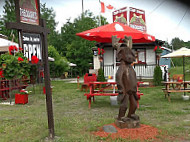 Theodore's Chip Stand outside