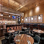 Earls Kitchen + Bar - Mall at Millenia inside