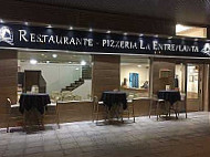 Pizzeria La Entreplanta inside