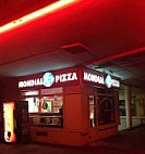 Mondial ' Pizza inside