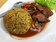 Abe Nasi Dagang food