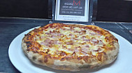 M Pizza food