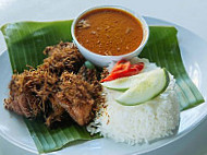 Nasi Ayam Goreng Berempah Menantu food