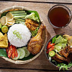 Rnnr D'street Nasi Budjet food