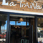 La Traiña outside