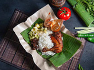 Nasi Kukus Ayam Berempah Manjoi food