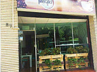 Meraki cafeteria outside