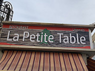 Petite Table inside