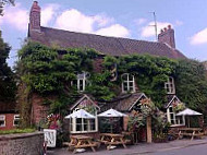 Ragleth Inn outside