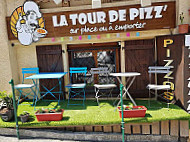 La Tour De Pizz' inside