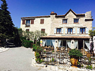 Auberge du Vieux Château outside