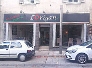 L'origan outside