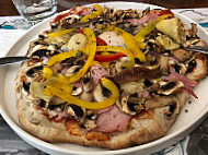 La Pizzeria food