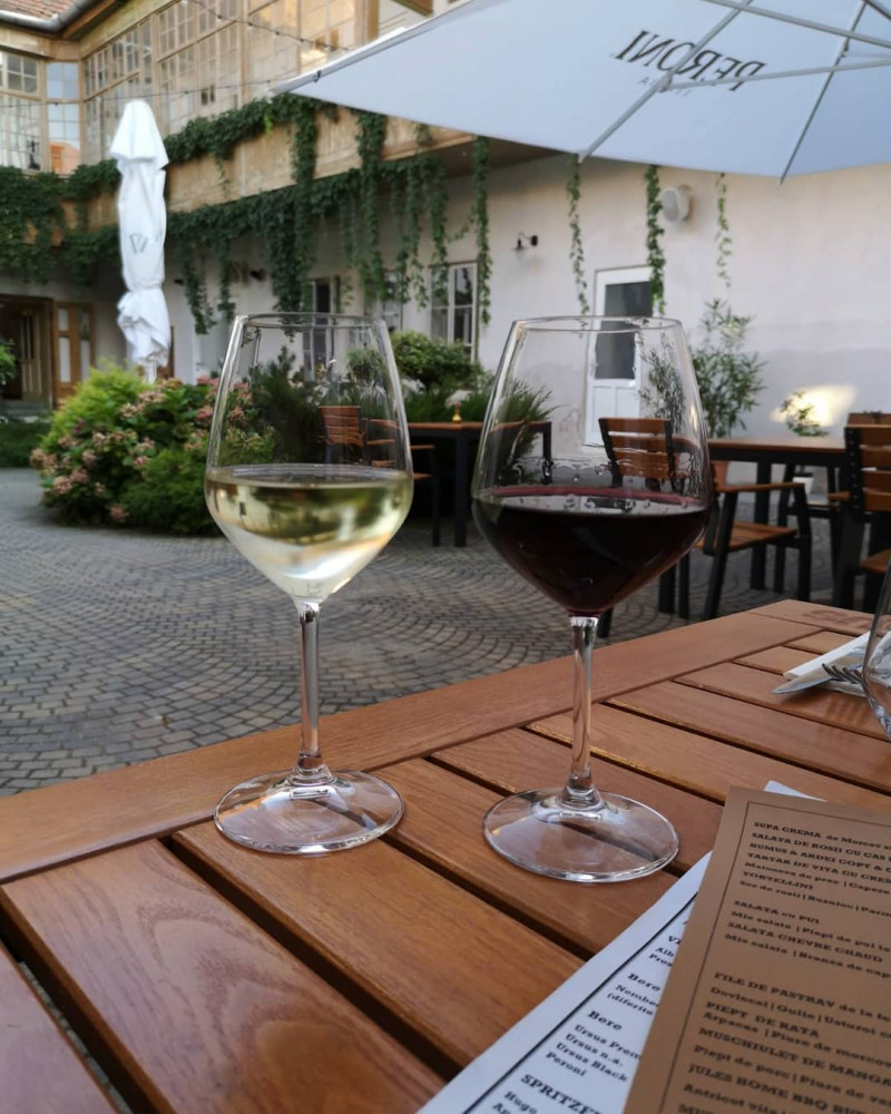 JULES - Bistro Restaurant Exterior