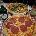 Pizza Vira food