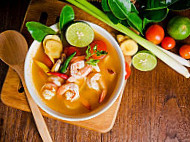 Yasmin Tomyam food