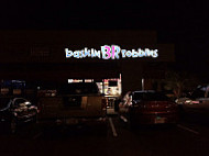 Baskin-robbins outside