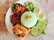 Nasi Lemak Berlauk inside