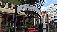 La Contessa outside