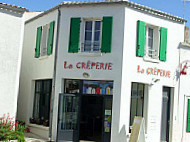 La Creperie outside