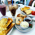 Pete & Paulz Breaky Bar food