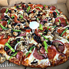 Round Table Pizza food