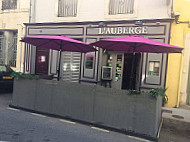 L'Auberge outside