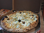 Luciano Pizza food